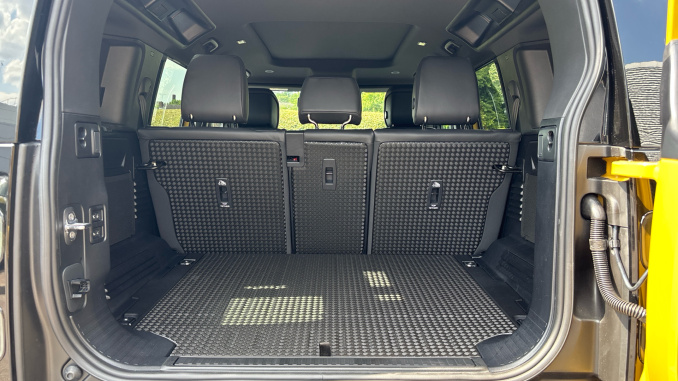 Land Rover Defender 3.0 D350 Trophy Edition Deep Sandglow 110 5dr Auto Diesel Estate - Image 10